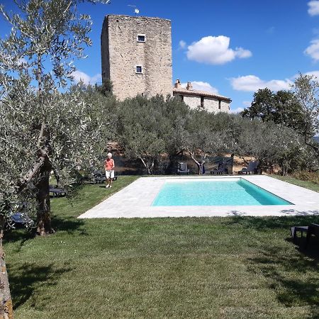 Castello Di Cisterna Aparthotel Gaglietole Buitenkant foto