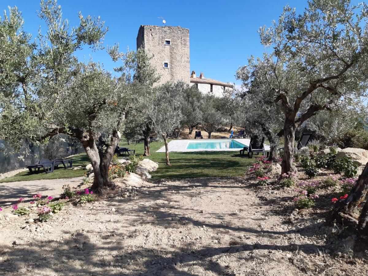 Castello Di Cisterna Aparthotel Gaglietole Buitenkant foto