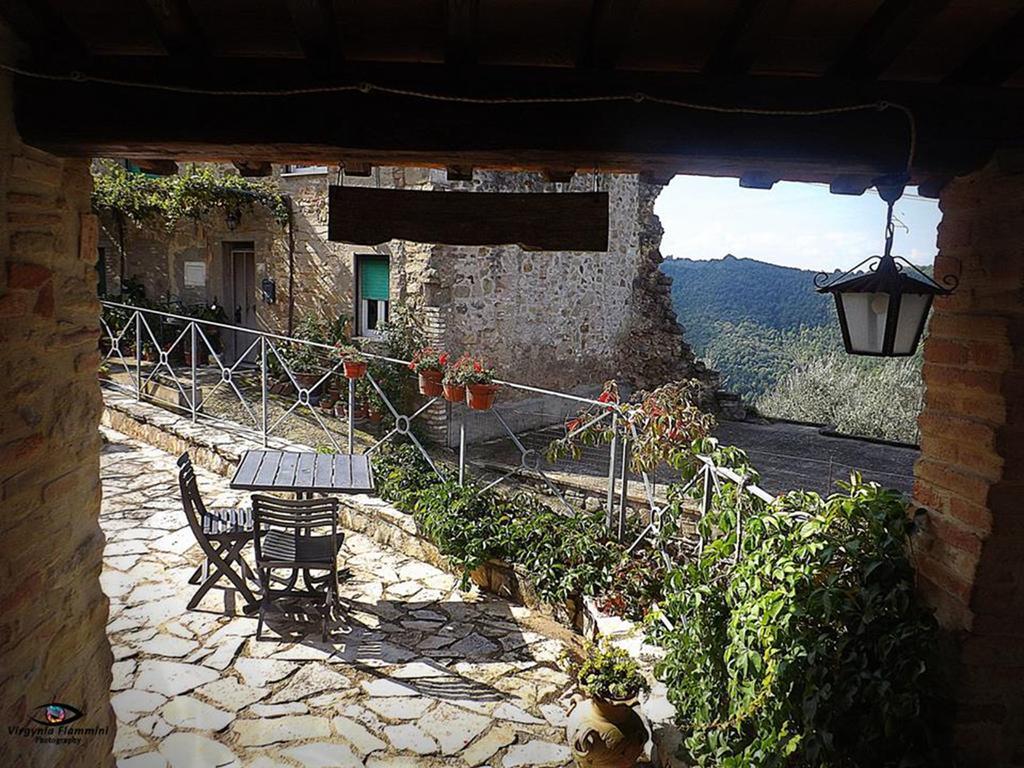 Castello Di Cisterna Aparthotel Gaglietole Buitenkant foto