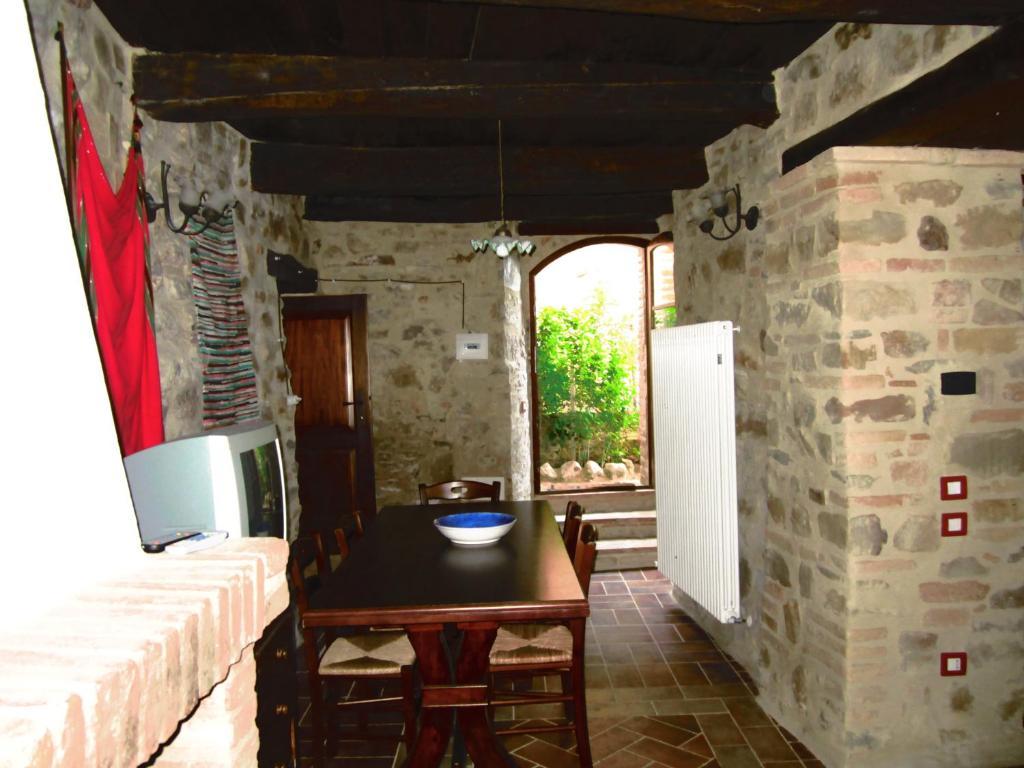 Castello Di Cisterna Aparthotel Gaglietole Buitenkant foto