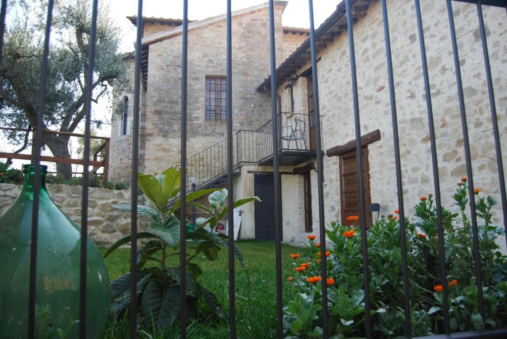 Castello Di Cisterna Aparthotel Gaglietole Buitenkant foto