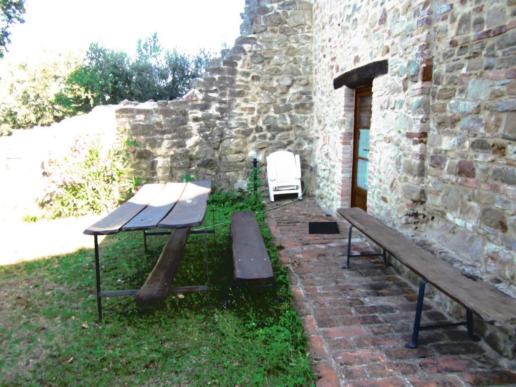 Castello Di Cisterna Aparthotel Gaglietole Buitenkant foto