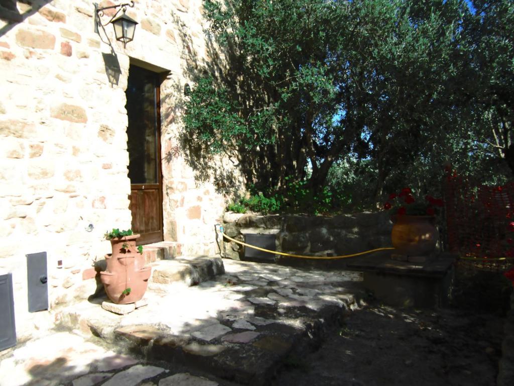 Castello Di Cisterna Aparthotel Gaglietole Buitenkant foto