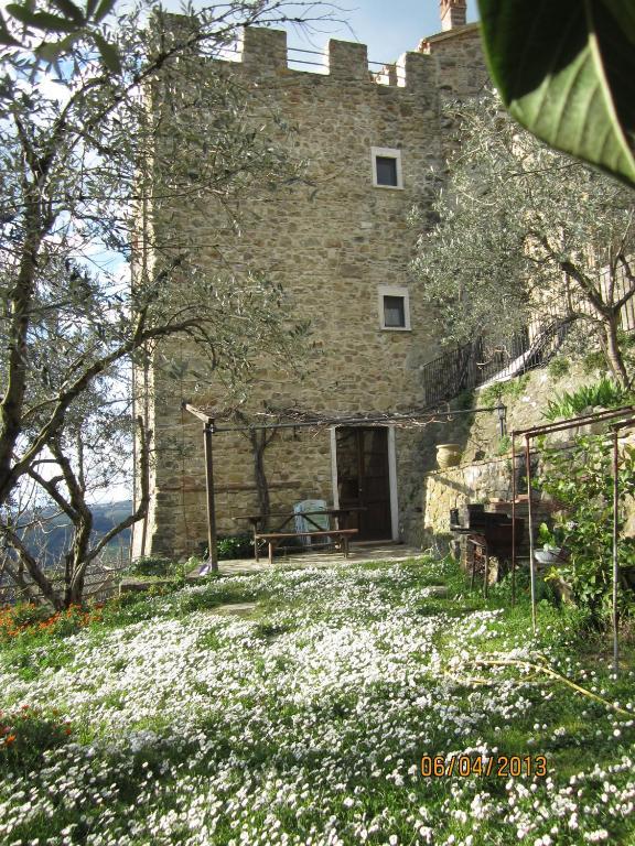 Castello Di Cisterna Aparthotel Gaglietole Buitenkant foto