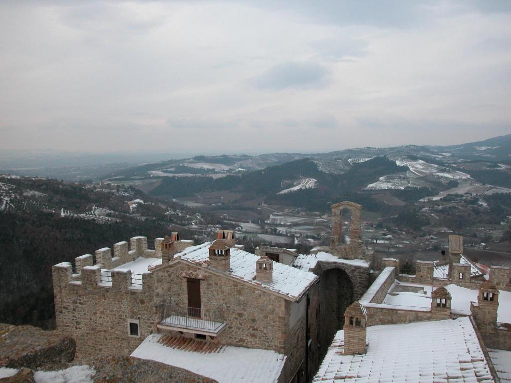 Castello Di Cisterna Aparthotel Gaglietole Buitenkant foto