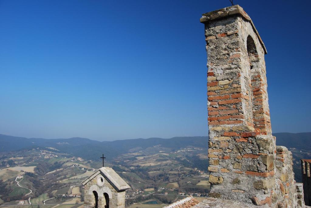 Castello Di Cisterna Aparthotel Gaglietole Buitenkant foto