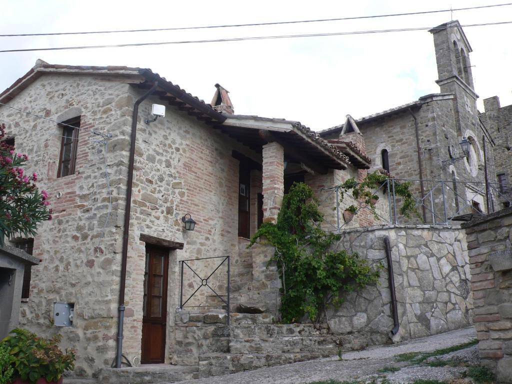 Castello Di Cisterna Aparthotel Gaglietole Buitenkant foto