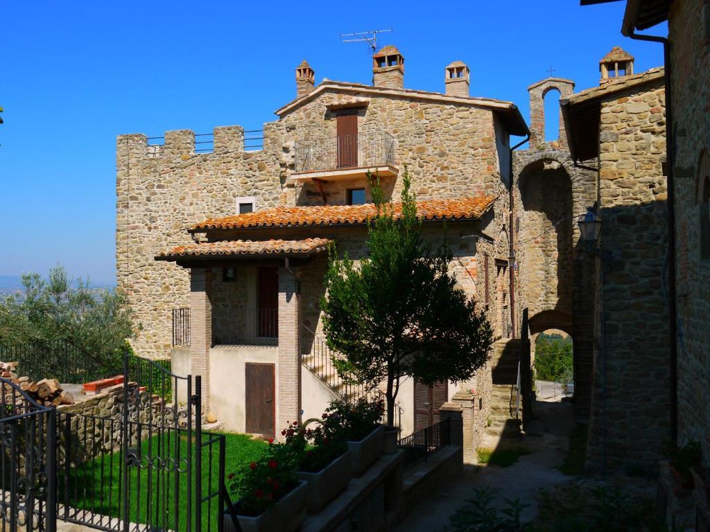 Castello Di Cisterna Aparthotel Gaglietole Buitenkant foto