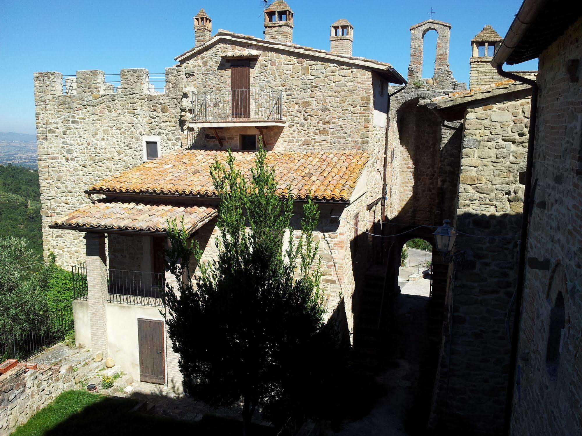 Castello Di Cisterna Aparthotel Gaglietole Buitenkant foto