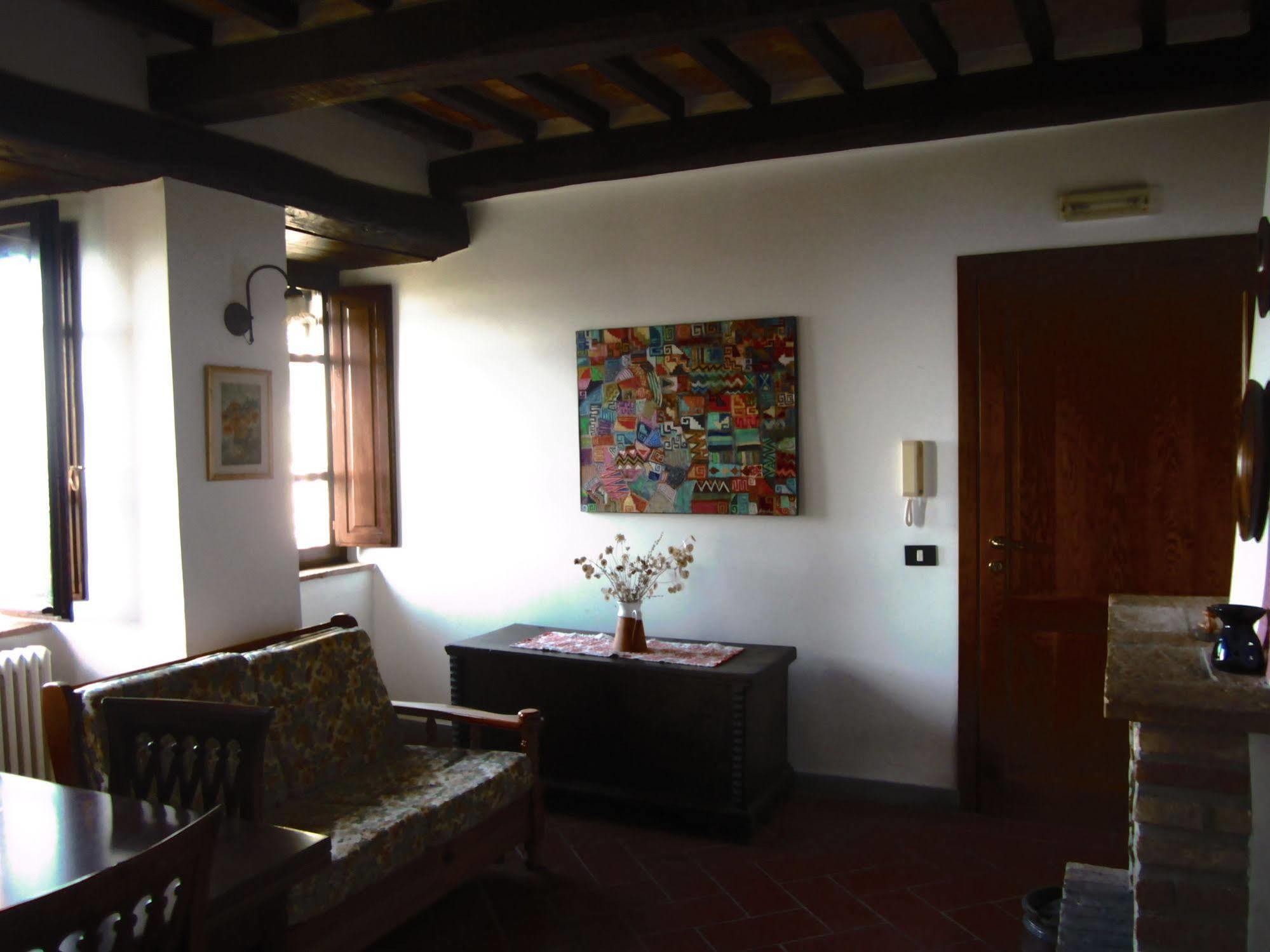 Castello Di Cisterna Aparthotel Gaglietole Buitenkant foto