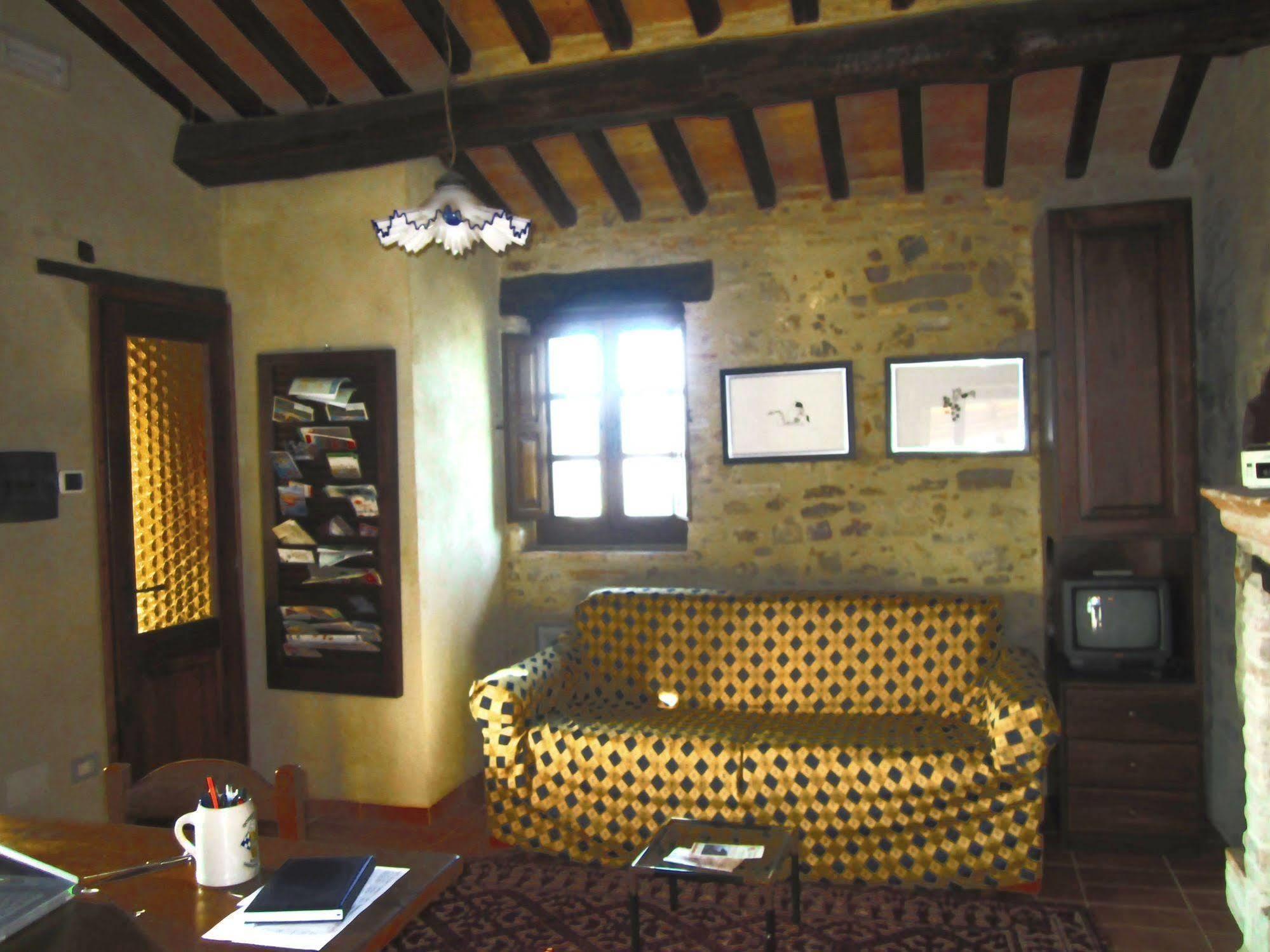 Castello Di Cisterna Aparthotel Gaglietole Buitenkant foto