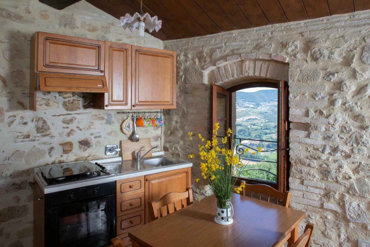 Castello Di Cisterna Aparthotel Gaglietole Buitenkant foto