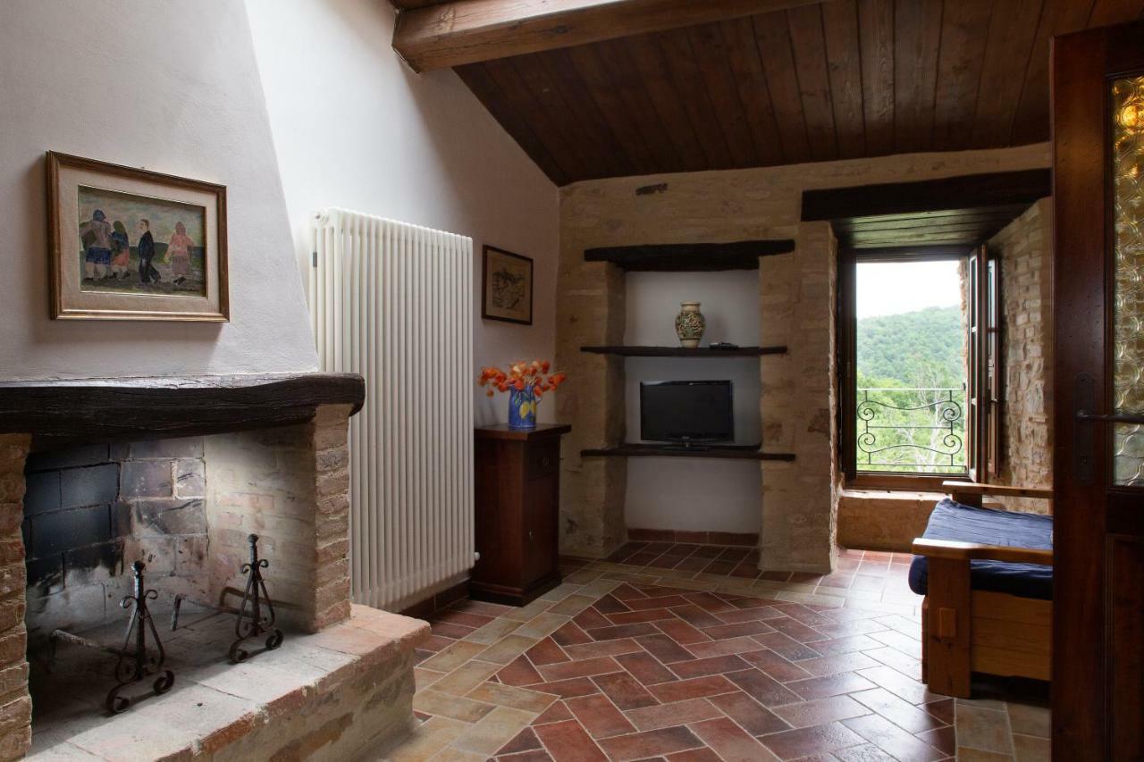 Castello Di Cisterna Aparthotel Gaglietole Buitenkant foto