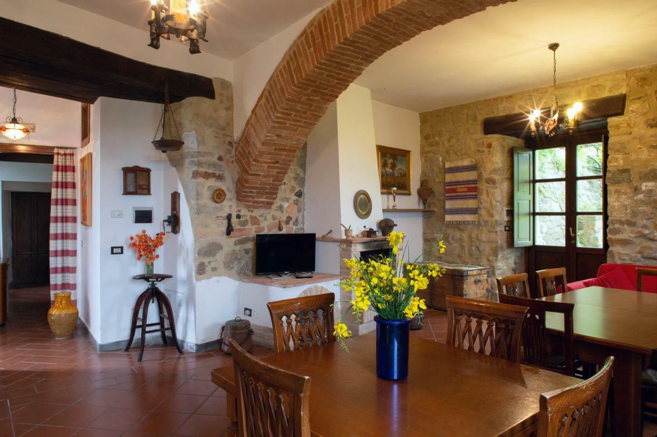 Castello Di Cisterna Aparthotel Gaglietole Buitenkant foto