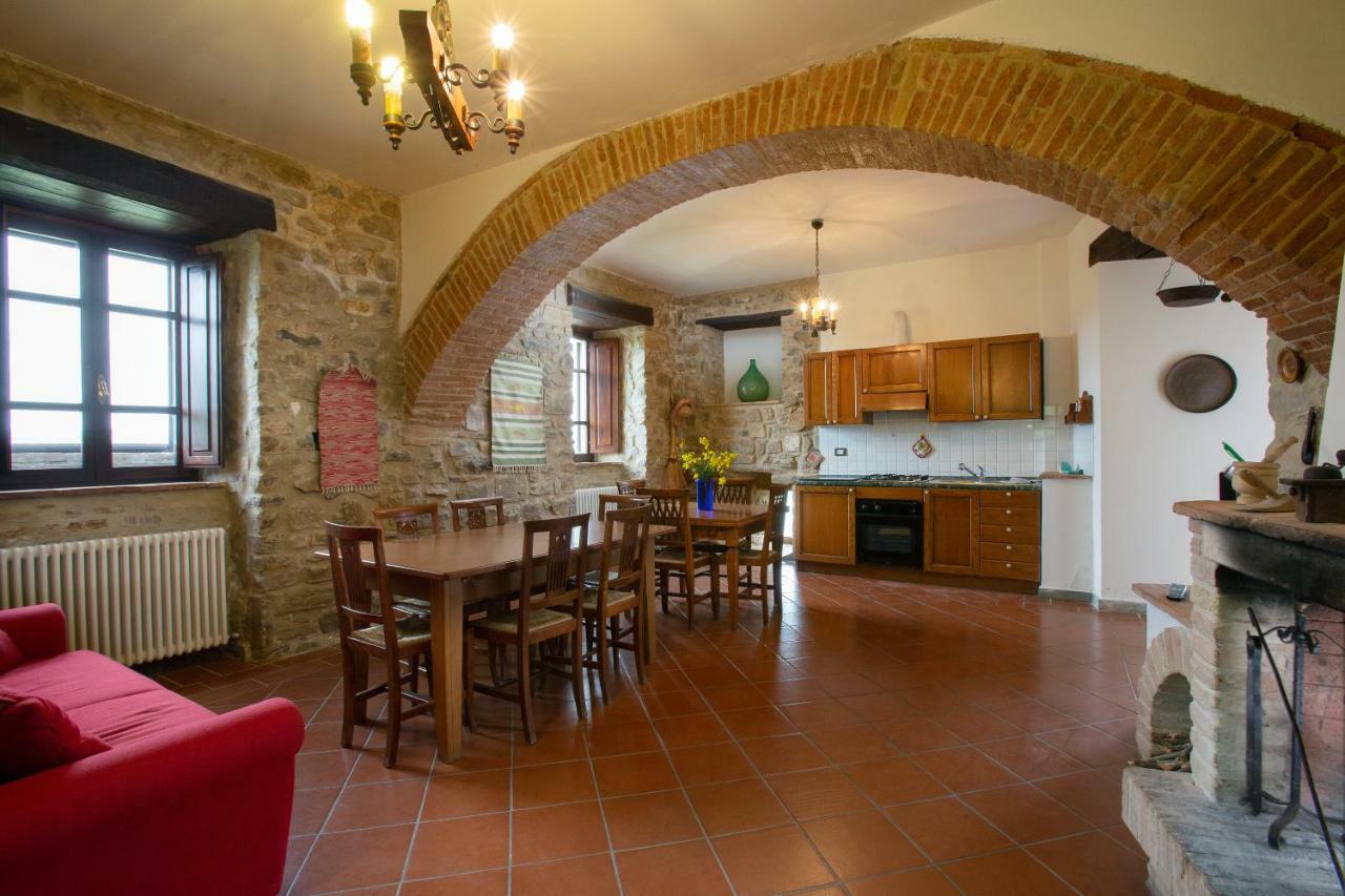 Castello Di Cisterna Aparthotel Gaglietole Buitenkant foto