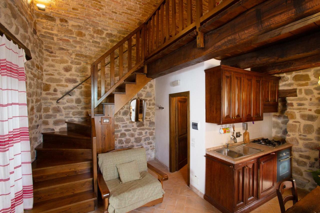 Castello Di Cisterna Aparthotel Gaglietole Buitenkant foto