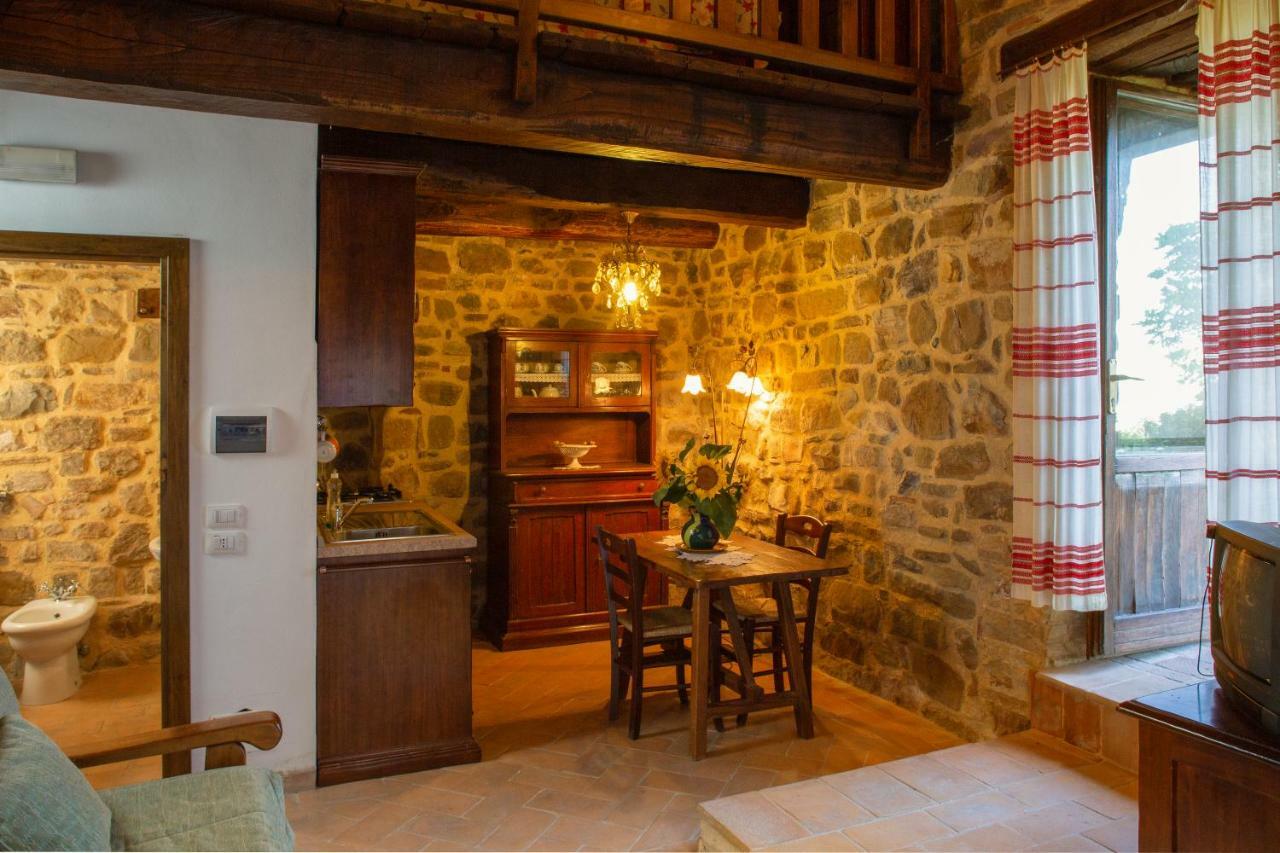 Castello Di Cisterna Aparthotel Gaglietole Buitenkant foto
