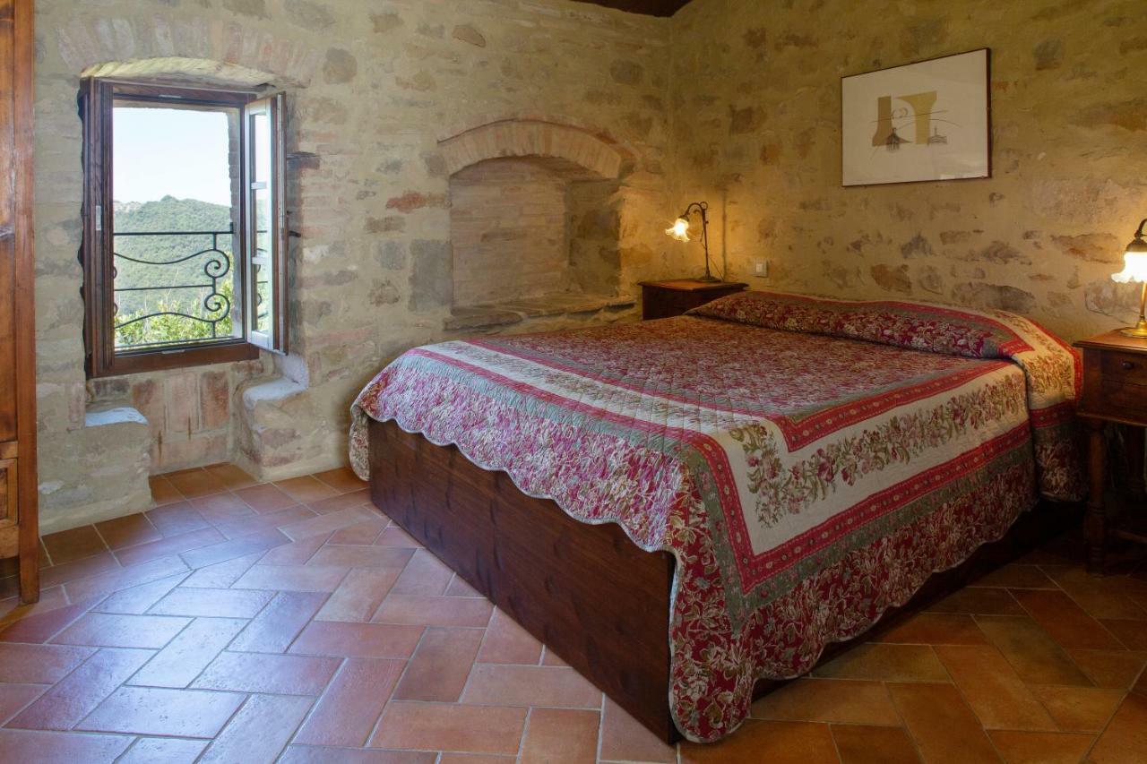 Castello Di Cisterna Aparthotel Gaglietole Buitenkant foto