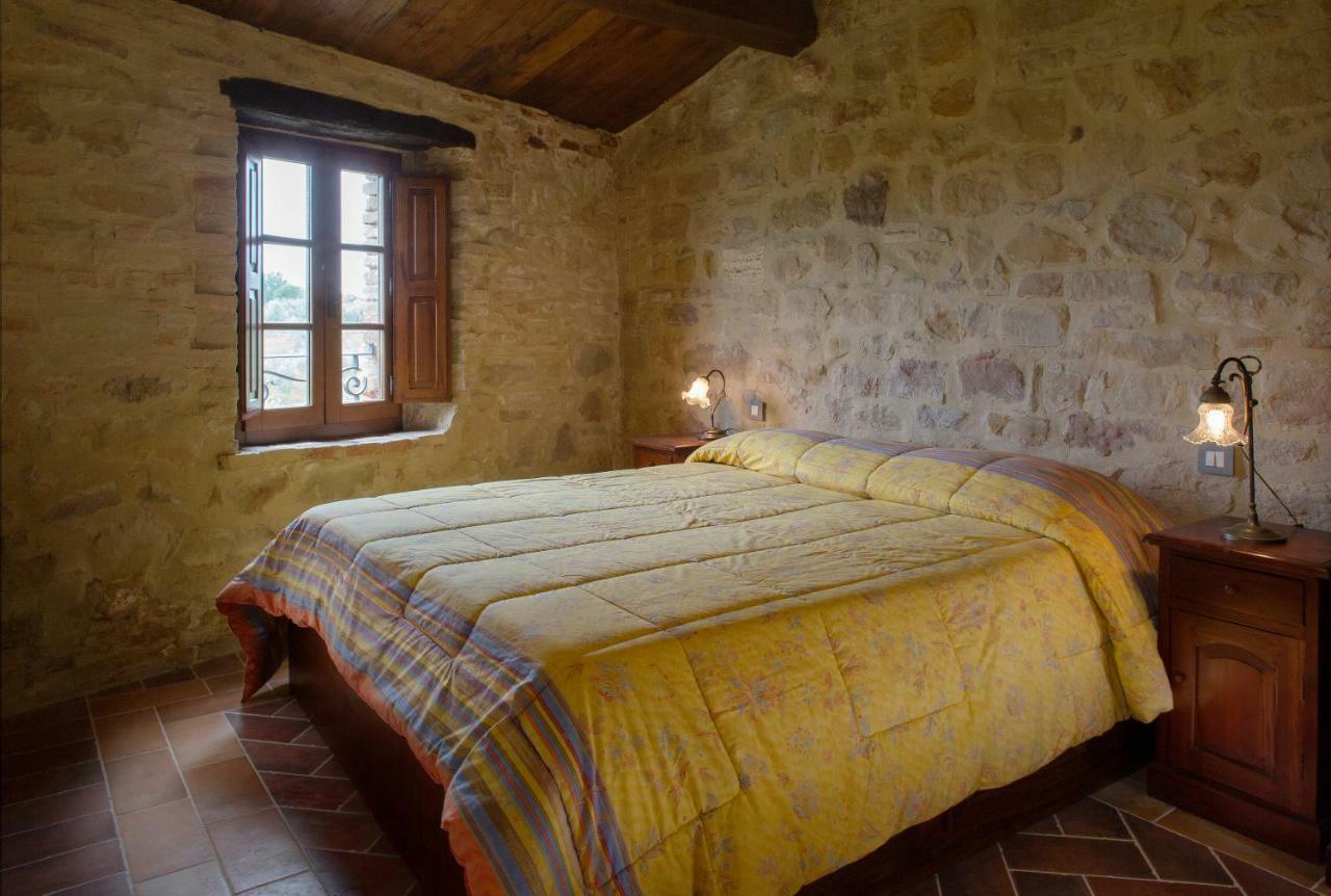 Castello Di Cisterna Aparthotel Gaglietole Buitenkant foto