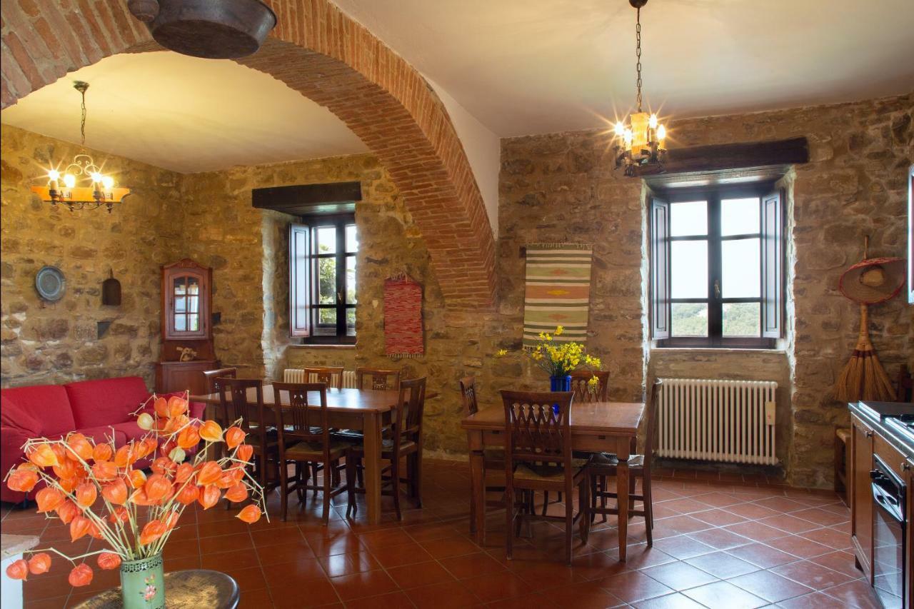Castello Di Cisterna Aparthotel Gaglietole Buitenkant foto